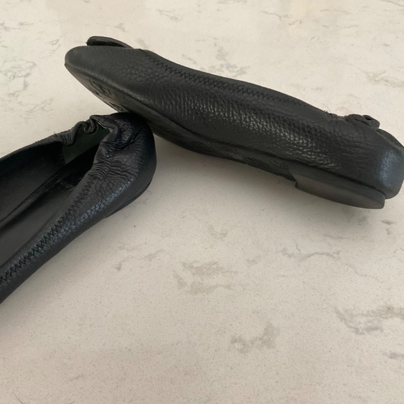 Tory Burch pebbled flat shoes - Picture 3 of 6